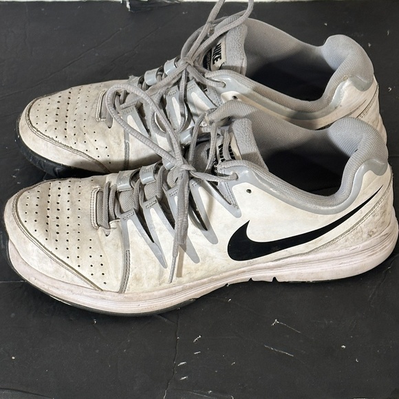 NIKE Swoosh Black White Sport Athletic Basketball Running Shoes - Picture 2 of 8